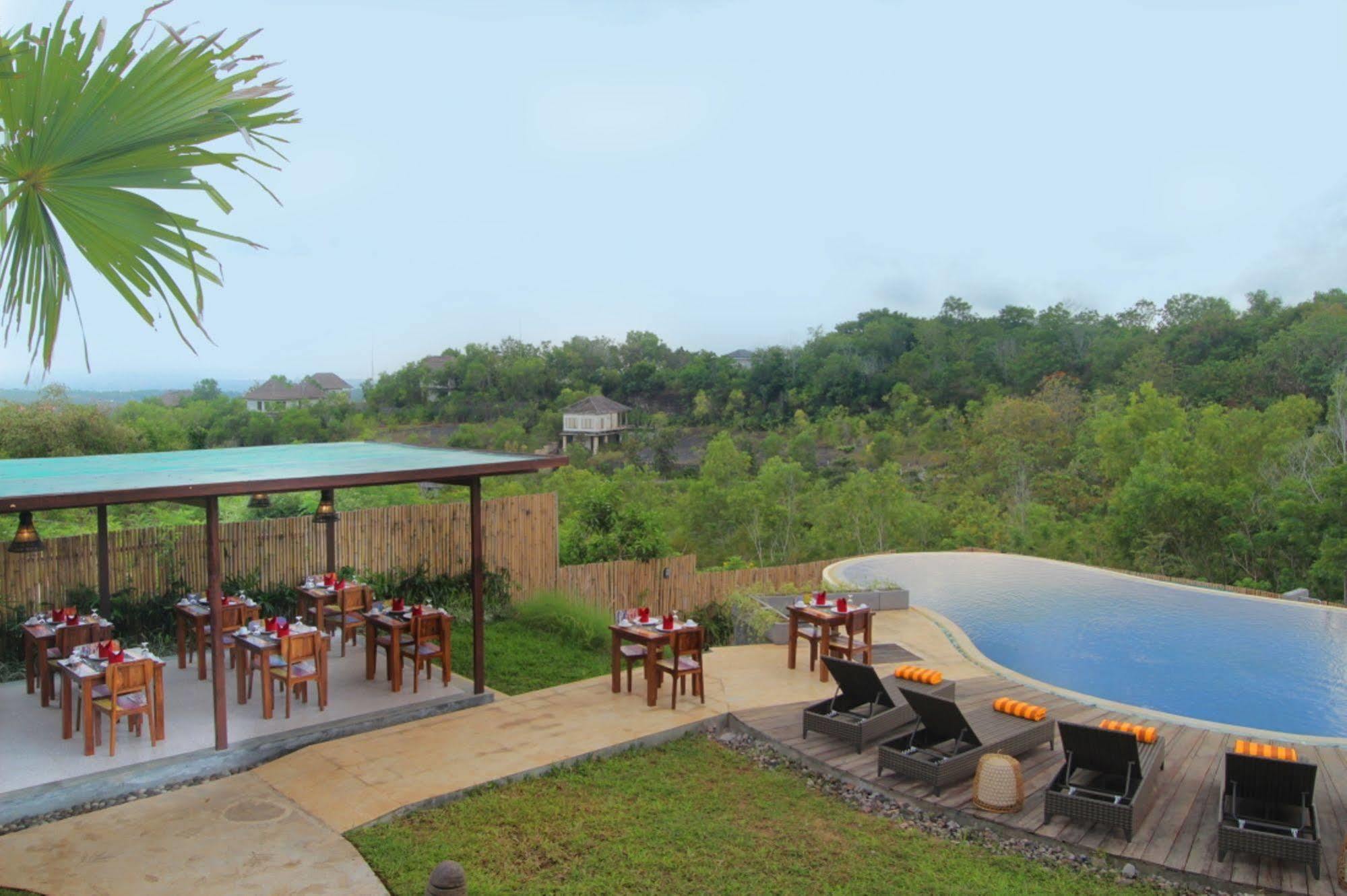The Kirana Ungasan Villa Jimbaran Екстериор снимка